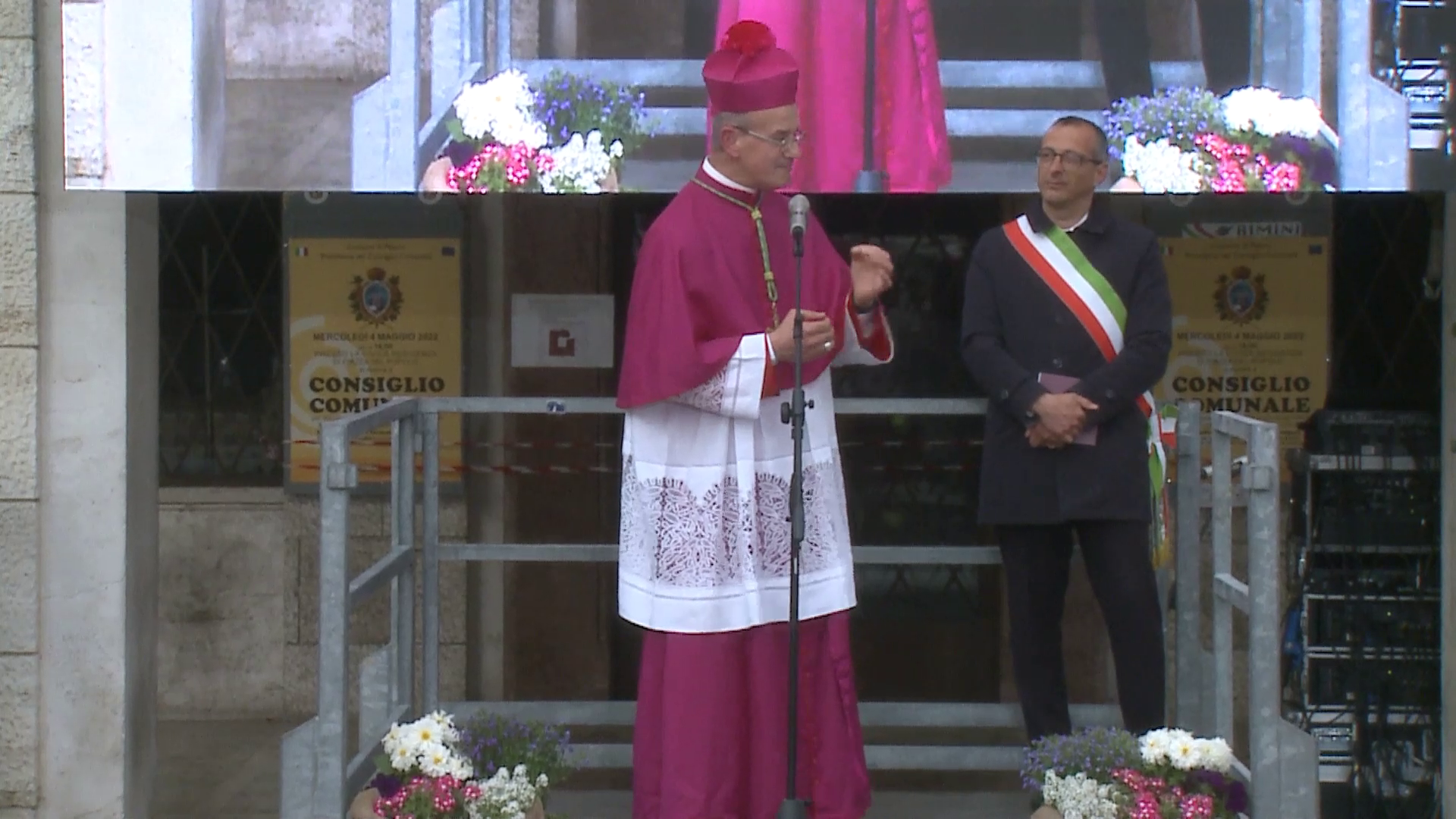 Discorso di Mons. Sandro Salvucci dalla piazza del popolo alla città di Pesaro