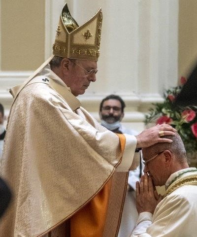 PRIMO ANNIVERSARIO DELL’ORDINAZIONE EPISCOPALE E DELL’INGRESSO CANONICO NELL’ARCIDIOCESI DI PESARO DI S.E.MONS. SANDRO SALVUCCI – Gli auguri della comunità diocesana